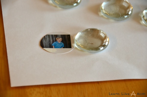 Photo Magnets Using Shutterfly Negative Sheets! from Learn Like A Mom! http://learnlikeamom.com/creative-corner/diy/photo-magnets/ ? #diy #photos #magnets #homedecor