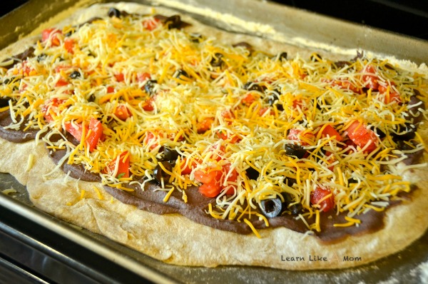 Cook these toppings on the Tex Mex Pizza from Learn Like A Mom! https://learnlikeamom.com/tex-mex-pizza/
